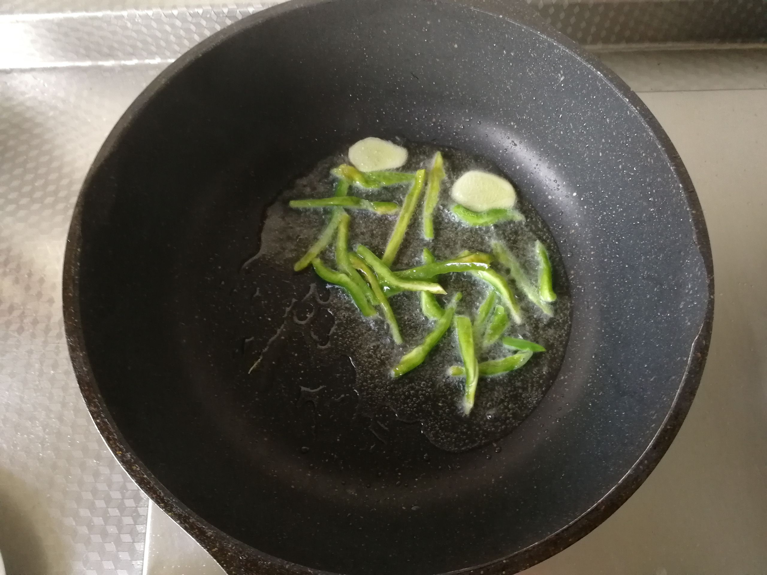 Stir-fried Mung Bean Sprouts with Shredded Green Pepper recipe