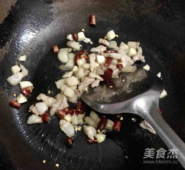 Appetizers (fried Pork with Dried Beans and Garlic Moss) recipe