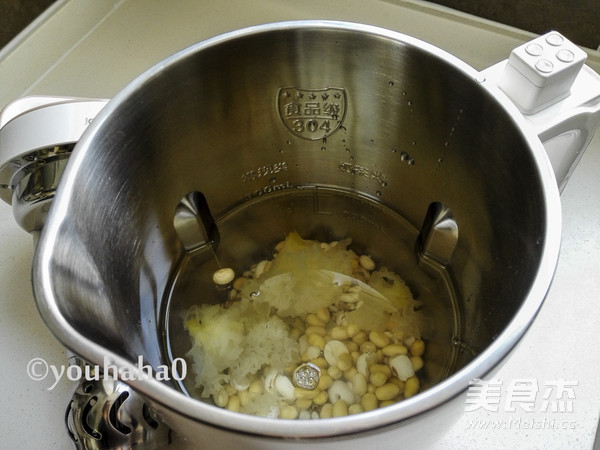 Coix Seed, Lotus Seed and Tremella Rice Paste recipe