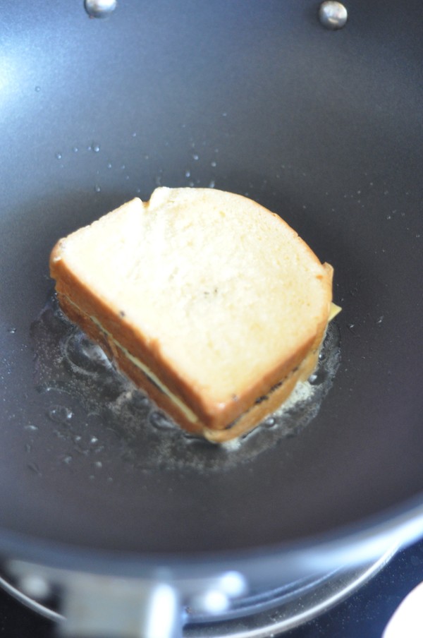 Black Sesame Cheese Heart Sandwich recipe