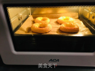 Matcha Wheel Puffs recipe