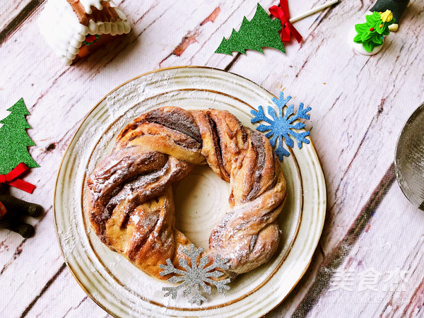 Cinnamon Sausage Garland Bread recipe