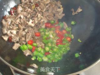 [sichuan Cuisine] Stir-fried Pork Heart with Double Pepper recipe