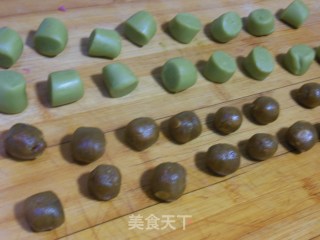 Green Red Silk Old Fashioned Moon Cakes recipe