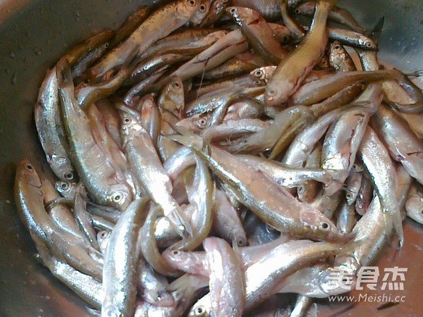 Fried Small Crucian Carp recipe