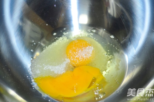 Sponge Cake Muffins with Sour Cream recipe