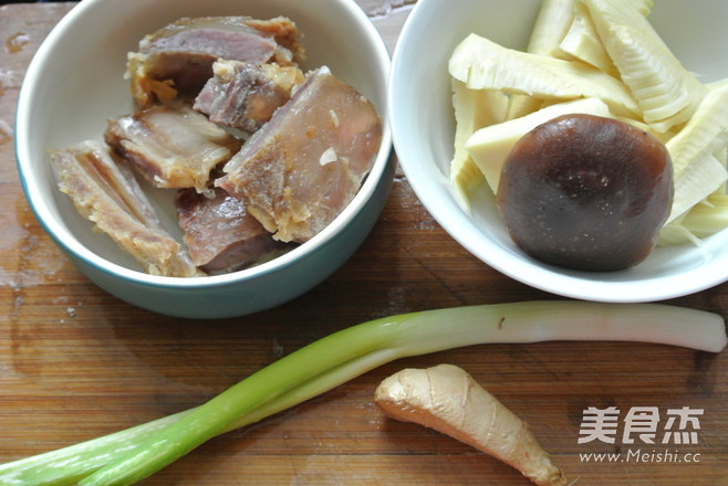Gelinuoer Lacquered Pork Ribs and Umami Soup recipe