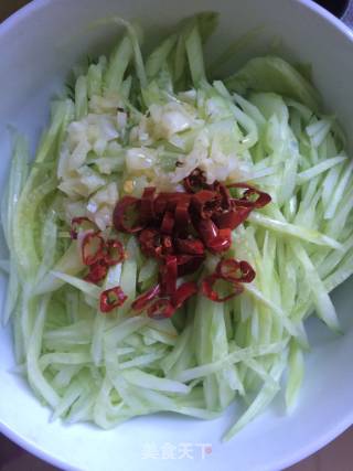 Refreshing Cucumber Shreds recipe
