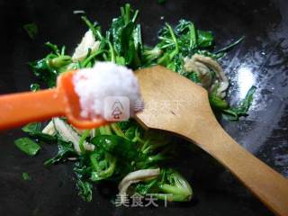 Stir-fried Spinach with Tripe recipe