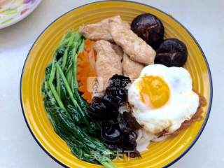 Rice Noodles with Spinach, Mushroom and Chicken Soup recipe