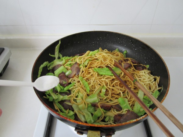 Fried Noodles with Barbecued Pork recipe