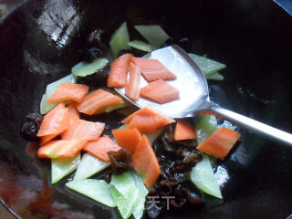 A Healthy Vegetarian Dish from Qijiu Xingxing Home-stir-fried Lettuce with Fungus recipe