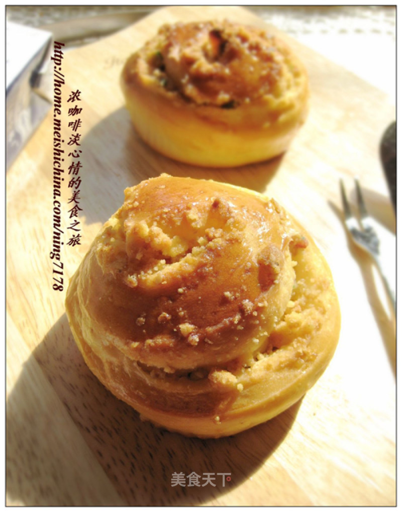 A Good Way to Solve Leftover Moon Cakes-moon Cake Spiral Buns recipe