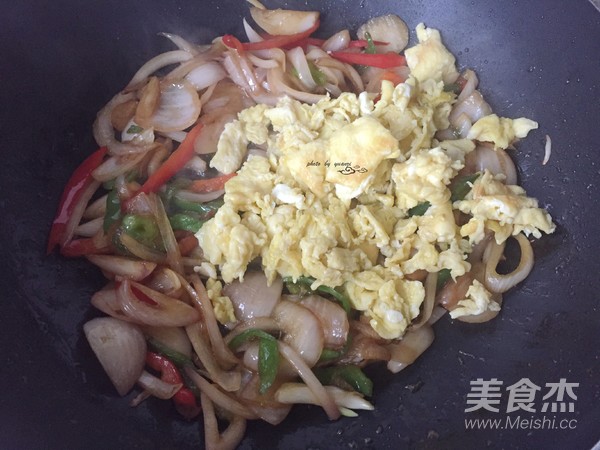 Scrambled Eggs with Onions recipe