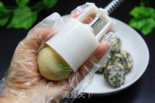 Cantonese-style Lemon Five-core Mooncake recipe