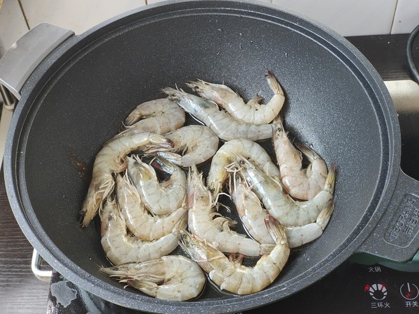 Sautéed Prawns in Oil, The More You Chew, The More Fragrant They Are, Just Served for A Minute recipe