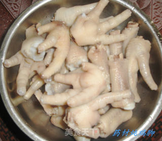 Stewed Chicken Feet with Herbs recipe