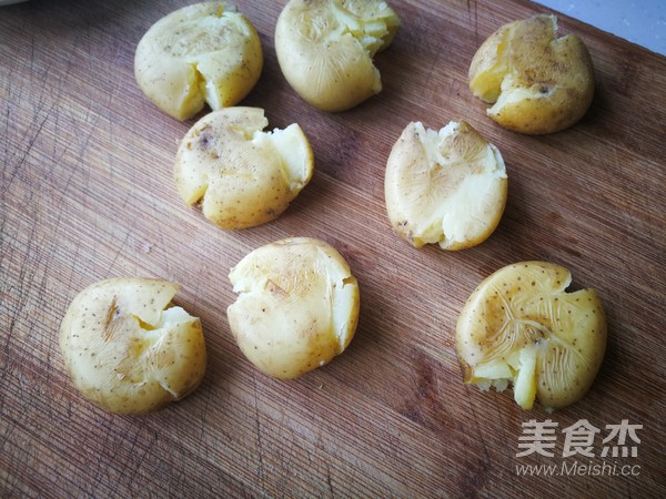 Potatoes with Fragrant Pepper and Salt recipe