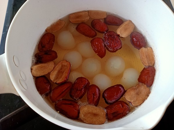Red Date and Longan Sweet Soup recipe