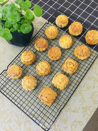 Cantonese-style Lotus Paste and Egg Yolk Mooncakes recipe