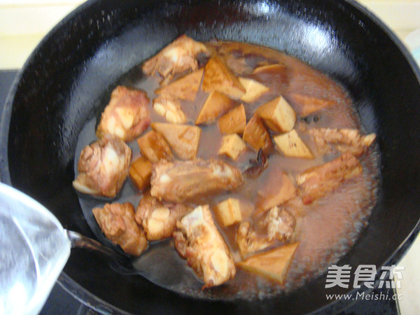 Braised Pork Ribs with Plum Sauce and Maqiao Dried Beans recipe