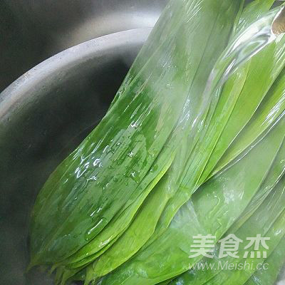 Colored Rice, Peanuts and Mushroom Dumplings recipe