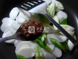 Stir-fried Rice Cake with Beef Sauce and Green Onions recipe