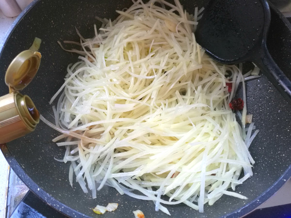 Hot and Sour Potato Shreds recipe