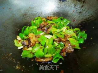 Stir-fried Jars of Meat with Green Peppers recipe