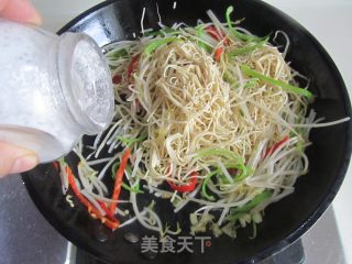 Bean Sprouts Stir-fried Dry Shreds recipe