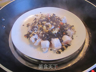 Steamed Moray with Garlic and Black Bean recipe