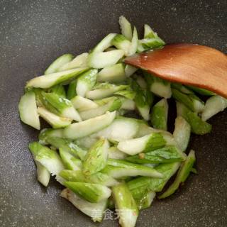 Duck Egg Fried Loofah recipe