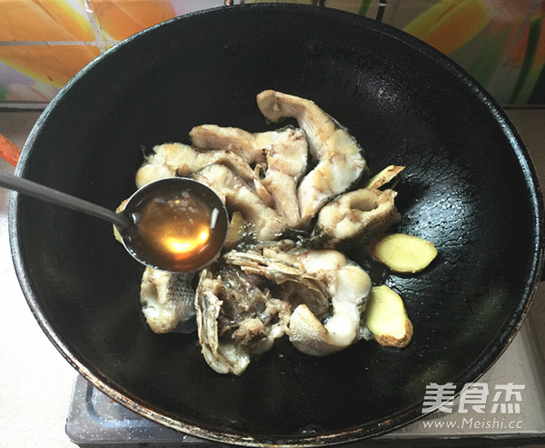 Choi Fish Pot Lotus Root Soup recipe