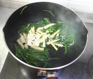 Stir-fried Chives with Spring Bamboo Shoots recipe