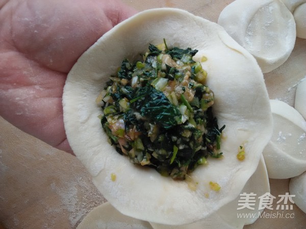 Steamed Buns with Grey Cabbage and Meat recipe