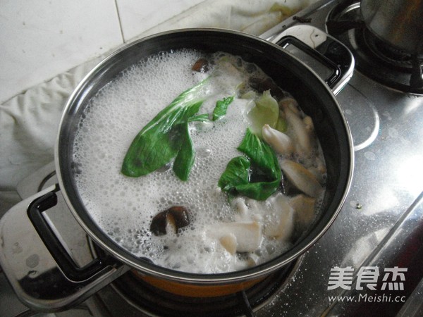 Mushroom Hot Pot in Thick Soup recipe