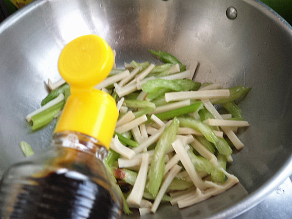 Stir-fried Celery with Bamboo Shoots recipe