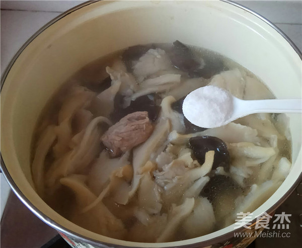 Seafood Mushroom and Fungus Pork Rib Soup recipe