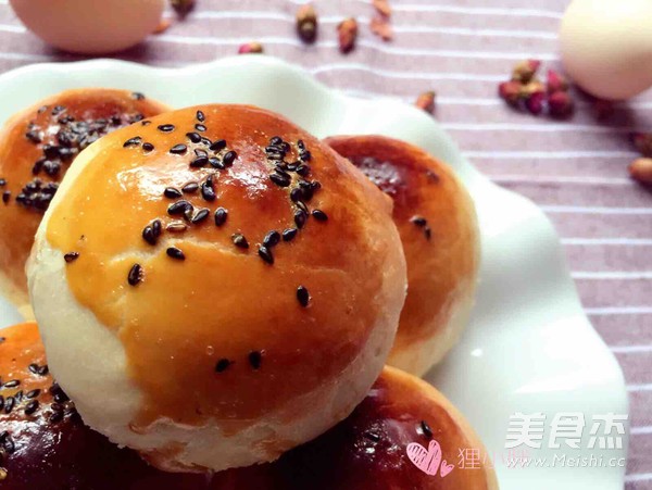 Mooncakes with Egg Yolk and Lotus Seed Paste recipe