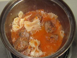 Spaghetti with Meatballs and Red Sauce recipe