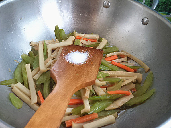 Stir-fried Celery with Bamboo Shoots recipe