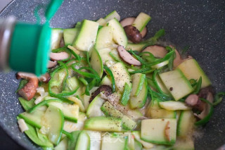 Zucchini Stir-fried Shiitake Mushrooms recipe