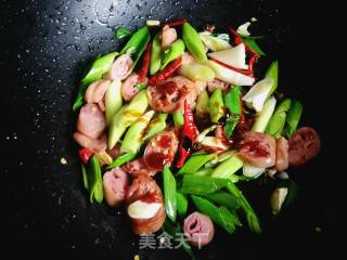 #团圆饭# Fried Large Intestine with Garlic Seedlings recipe