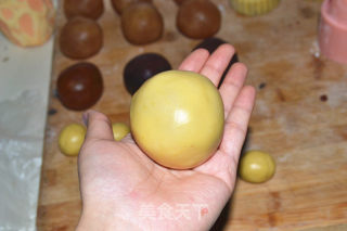 Mooncake with Lotus Seed Paste and Egg Yolk recipe