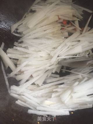 Stir-fried Shredded Radish with Meat recipe