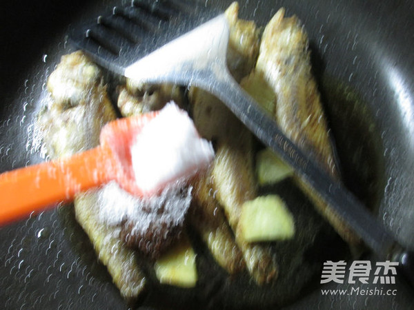 Small Yellow Croaker with Shacha Sauce recipe