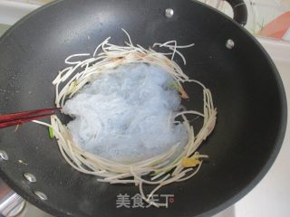 Fried Eggs with Vermicelli recipe