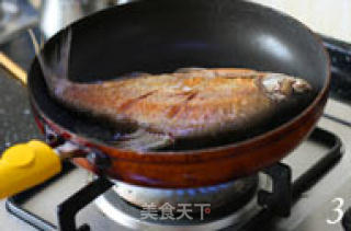 Home-cooked Dishes Should Also Pay Attention to Color Matching with Double Pepper Fried Fish recipe