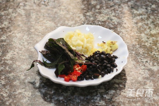 Stir-fried Escargot with Garlic and Tempeh recipe