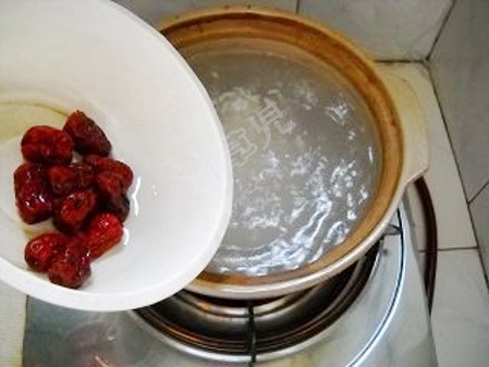 Red Dates, Coix Seed and Chrysanthemum Congee recipe